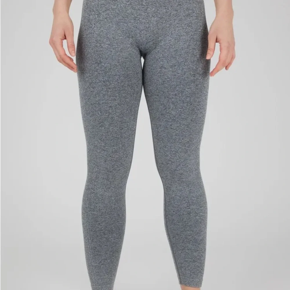 Bootyful Seamless Core Lift Ankle Legging - Picture 2 of 7